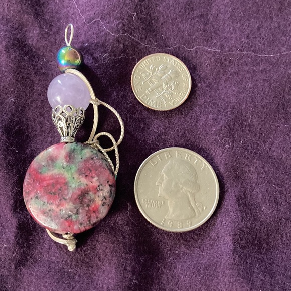 Whimsical Pendant Three Separate Stones Approximately 3” long - Picture 6 of 6